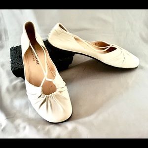 Taryn Rose Ballet Flat Ivory US 6 EU 36